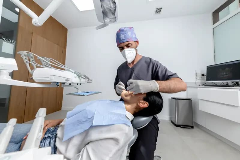 Consultation orthodontique avec le dentiste